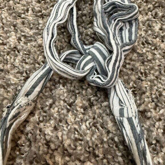 American Eagle Blue White Halter Top Crop Small S Smocked - Picture 4 of 6